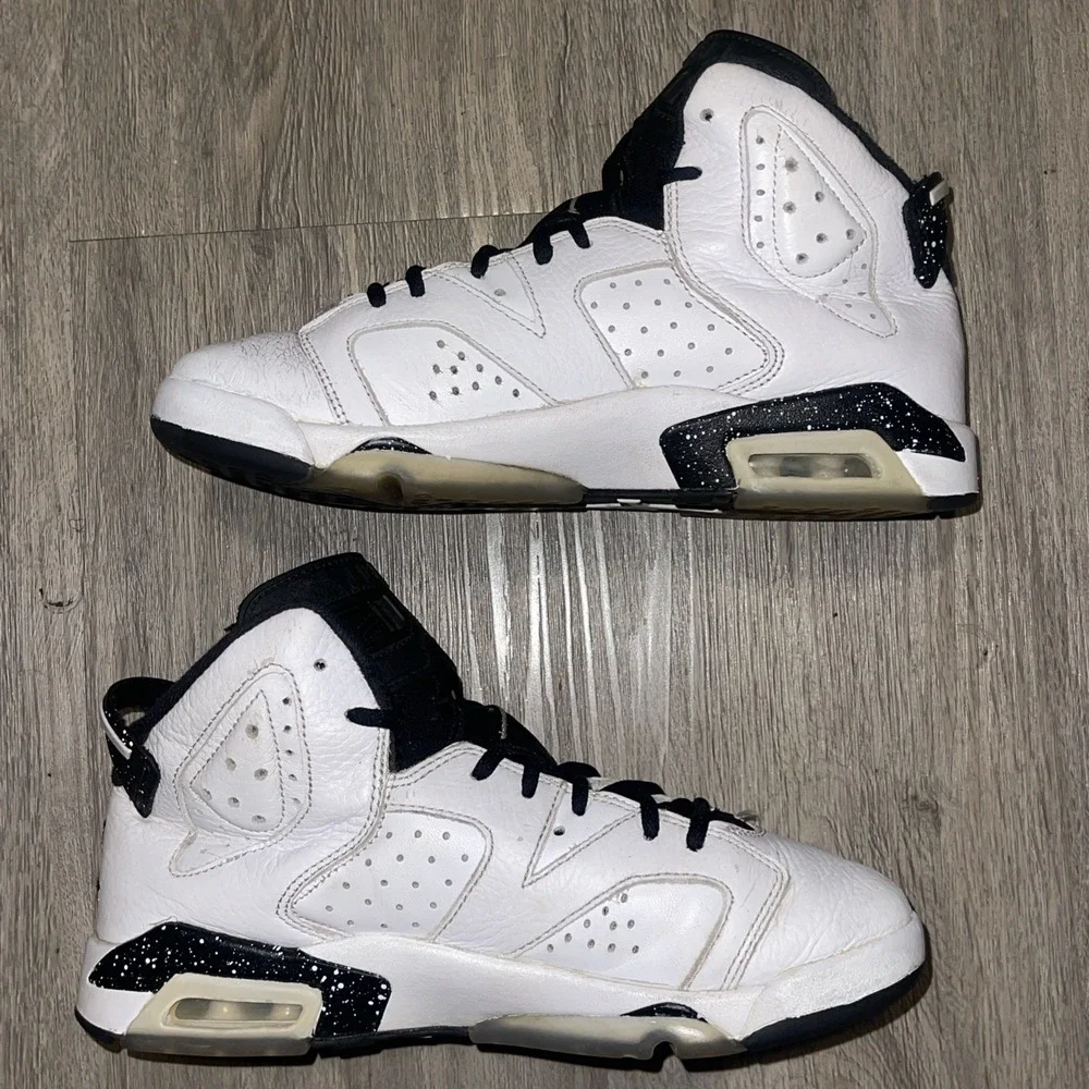 Size 6Y- Air Jordan 6 Retro Reverse Oreo Sneakers 384665-112